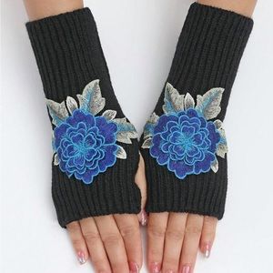 Fingerless knitted Floral embroidered gloves nwt